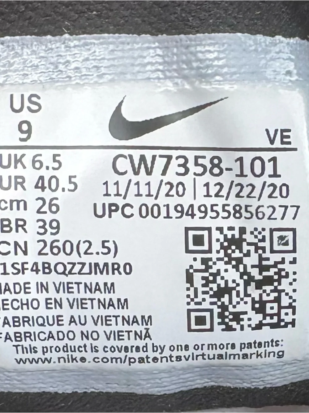 Size 9 - Nike Air Zoom Pegasus 38 White Metallic Silver W